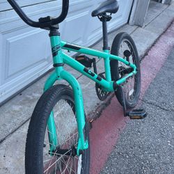 Berm Gt Bmx Bike 