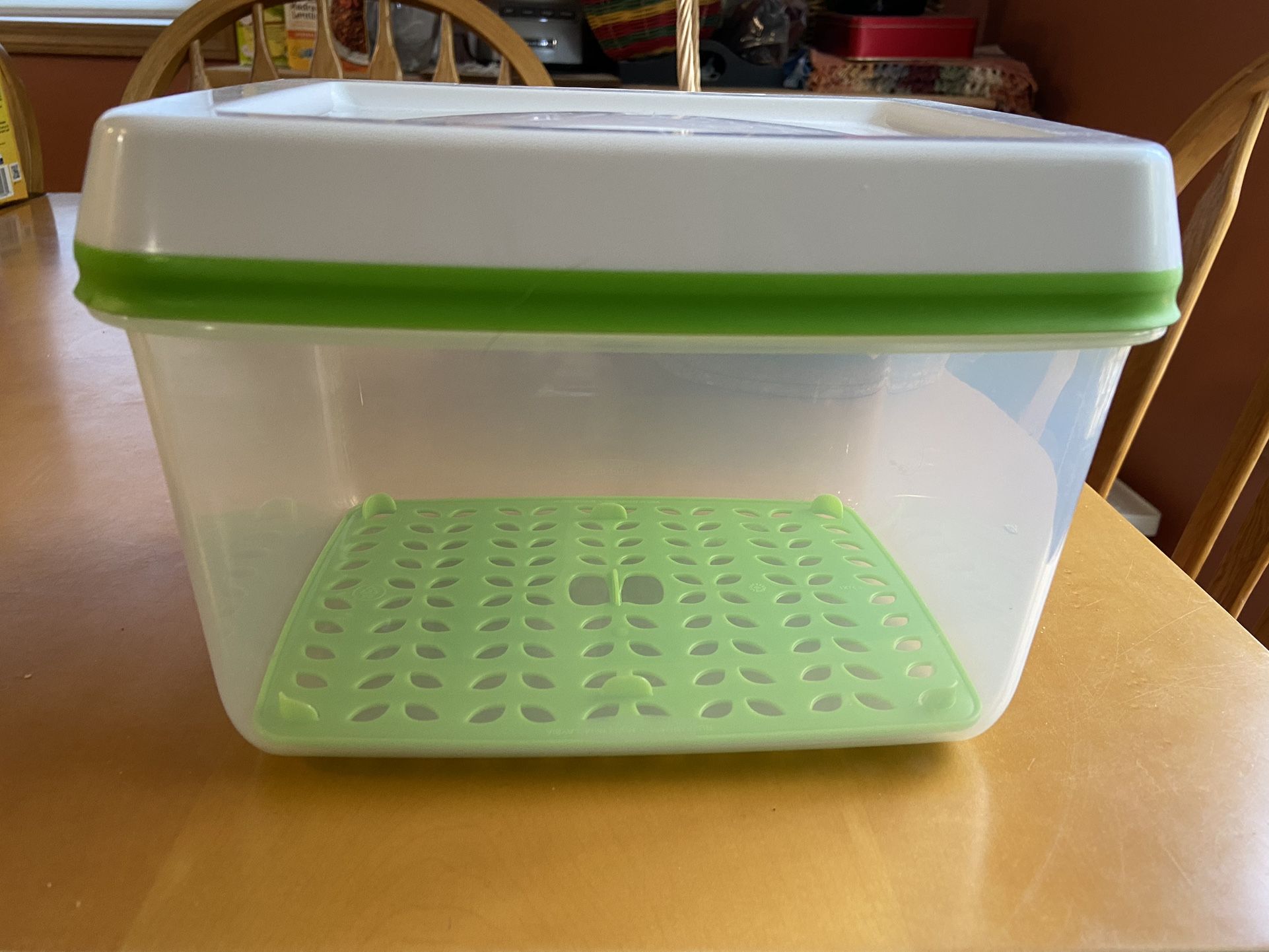 Rubbermaid Fresh