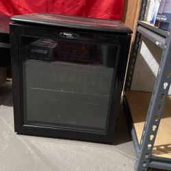 Wine fridge / Mini fridge
