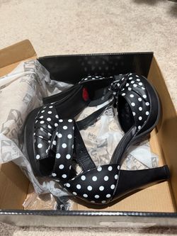 Like new TUK heels size 8