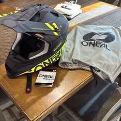 O'Neal 2 Series Motocross Helmet, specifically in the Spyde Black/Neon Yellow colorway.
