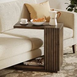 C Shaped Solid Wood Sofa End Table with Fluted Panels, Space-Saving Small Nightstand