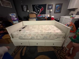 Twin size daybed
