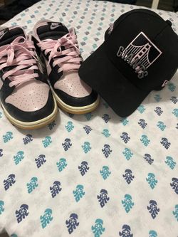 Nike Dunks Sz 9 ( With hat )
