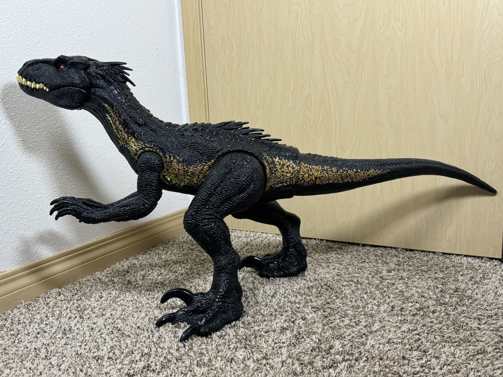 Jurassic World Fallen Kingdom Super Colossal Indoraptor 39" Action Figure