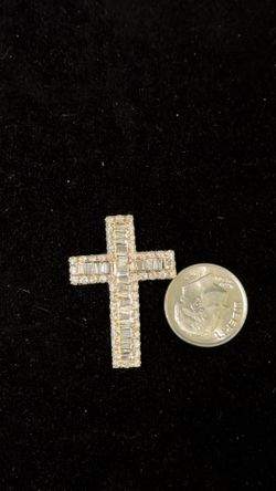 NATURAL DIAMOND AND GOLD PENDENT