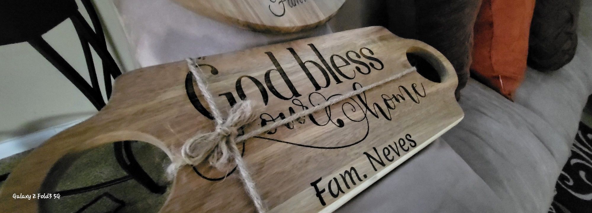 PERZONALIZED CUTTING BOARDS AND KNIFE