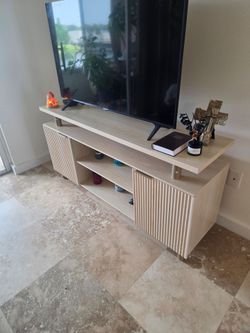 Tv stand