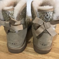 UGG BOOTS SIZE 7 