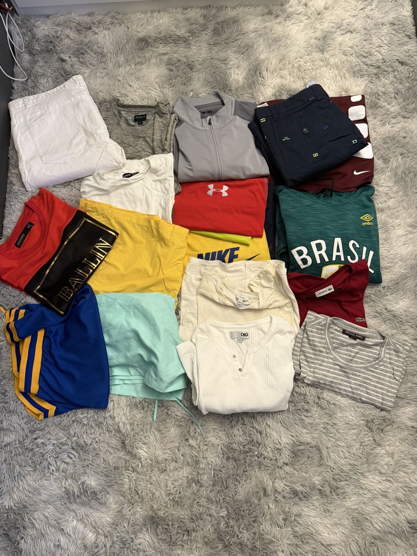 Lot Of Clothes 25 Pieces