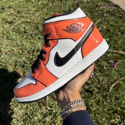 Jordan 1 Mid SE “Turf Orange” Size 11 Men