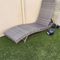 Outdoor lounge chair