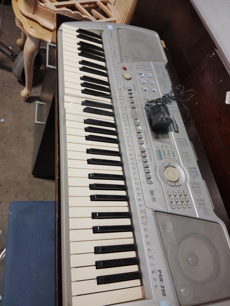 Yamaha PSR 290  Portable Keyboard $150 Cash 