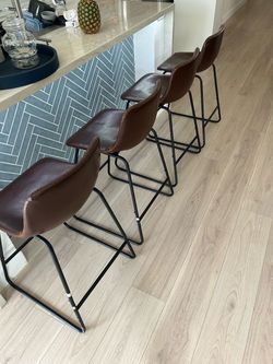Lot of 4 bar stools