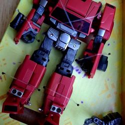 TRANSFORMERS - Prime Universe Cliffjumper