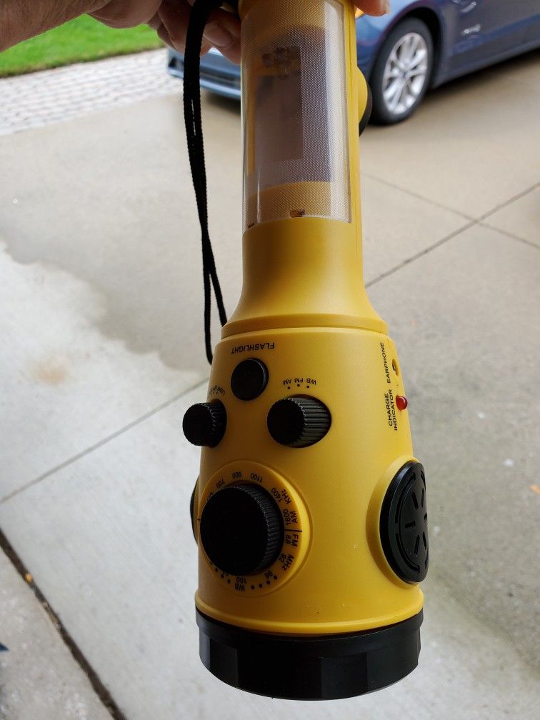 Recharge Flashlight W Radio