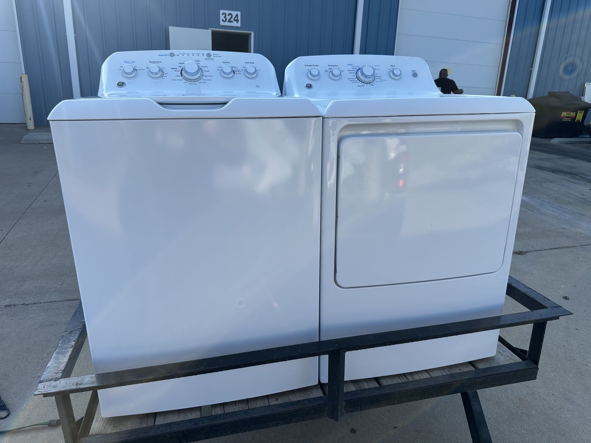 GE Washer Dryer(LIKE NEW)