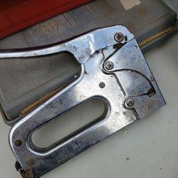 Arrow T50 Stapler
