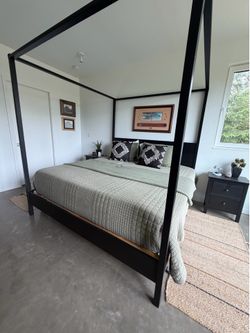 King Poster Bed