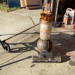 Dyson vacuum cleaner, never lose section was perfect. Very good condition.