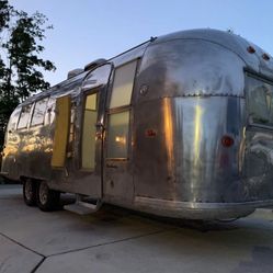 Airstream Overlander - 28’ (1964)