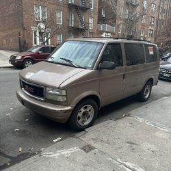 2005 GMC Safari Van