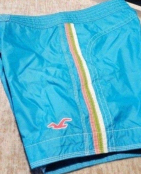 New Sky Blue Men's Hollister Swim Suit, sized Men's Medium