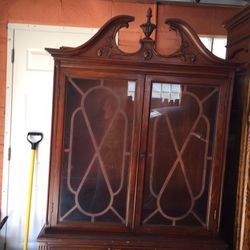 Ornate China Cabinet With Storage,Drawer& 2 Shelves