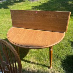 Dinning Room Table With Leaf 