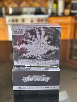 Pokémon Center Mega Evolution Pitch Black Elite Trainer Box