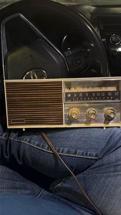 Coronado Solid State AM/FM Vintage Table Radio