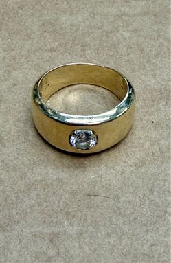 Yellow gold 14 k ring band single diamond size 10