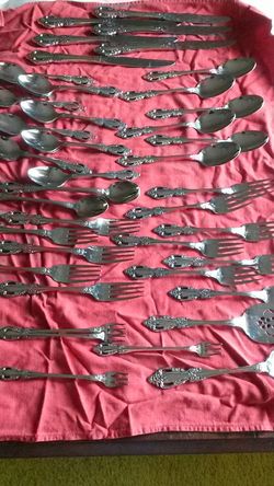 Oneida Distinction deluxe flatware stainless