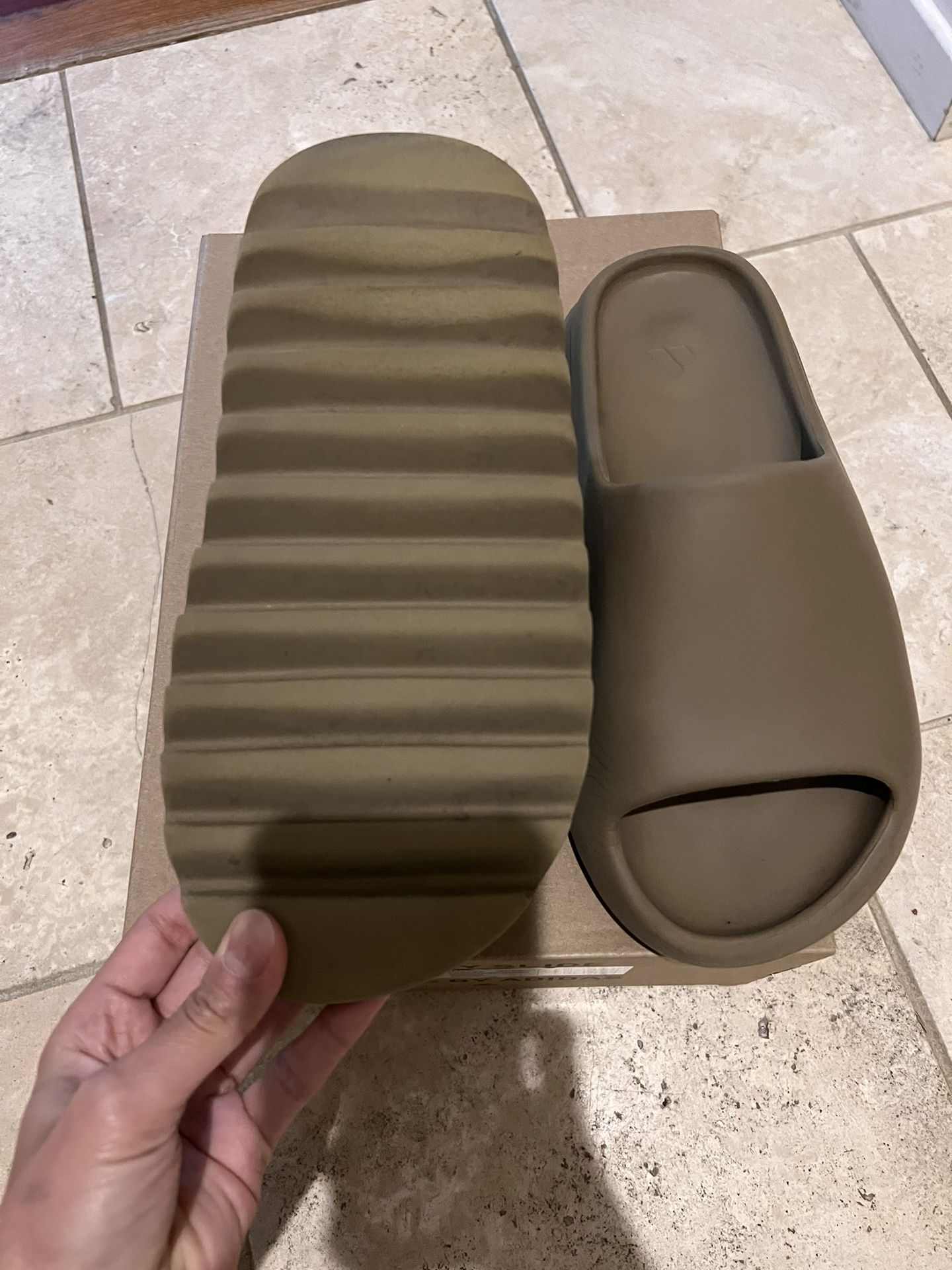 Yeezy Slides (used) for Sale in Cleveland, OH OfferUp