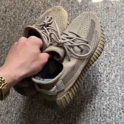 Yeezy350 (earth) size 8.5