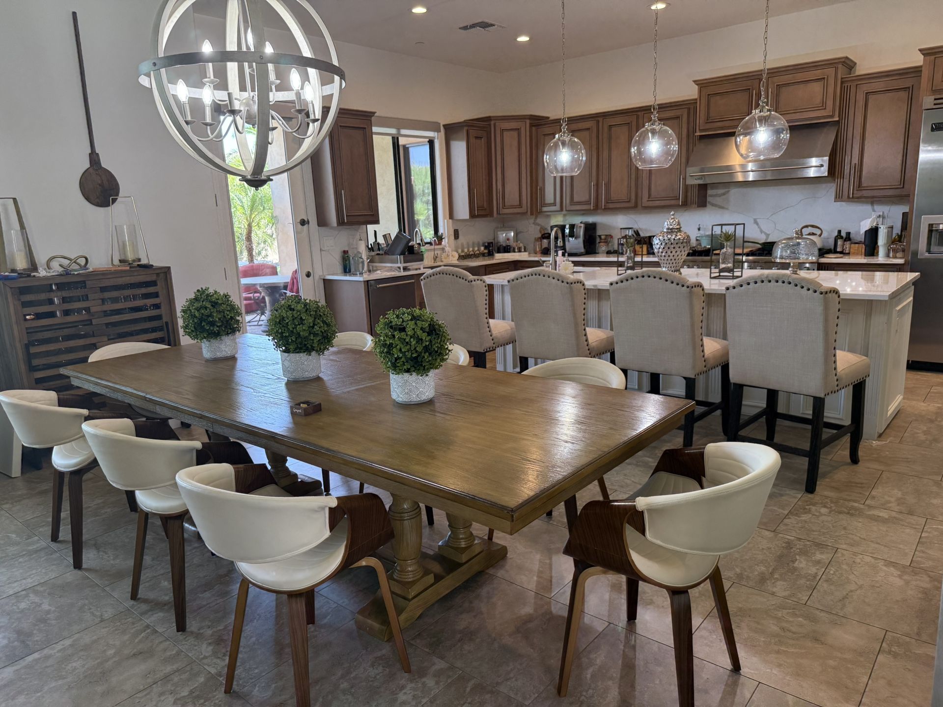 BEAUTIFUL 9 PIECE DINING TABLE SET AND 4 BARSTOOLS