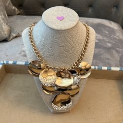 Necklace Pleated Gold Round Large Round With Three Have Clusters If Clear Rhinestones And Adjustable Length