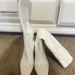 WHITE POINTED COWBOOTS