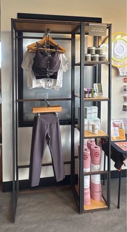 FREE RETAIL RACK