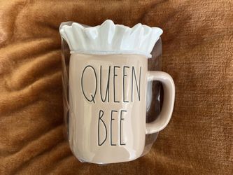 𝐑𝐚𝐞 𝐃𝐮𝐧𝐧  Queen Bee 🐝 Mug With Topper  