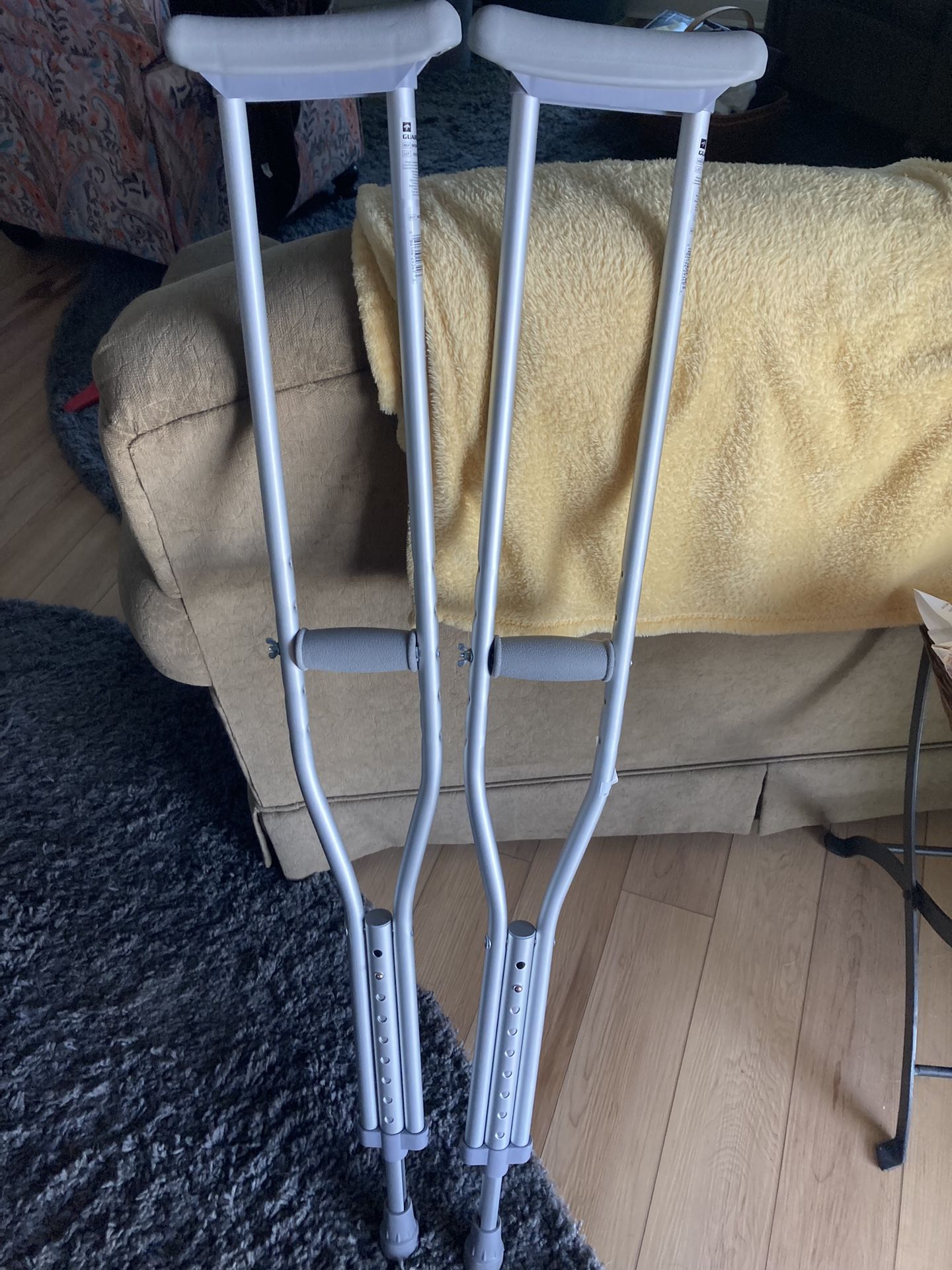 Aluminum Crutches Adjusts From 5’2” to 5’10” (Johnstown Ohio)