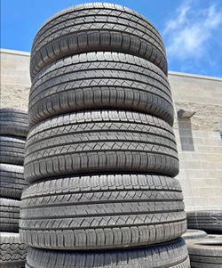235/65/18 Michelin Selling a set of 4 tires in excellent condition 🫡