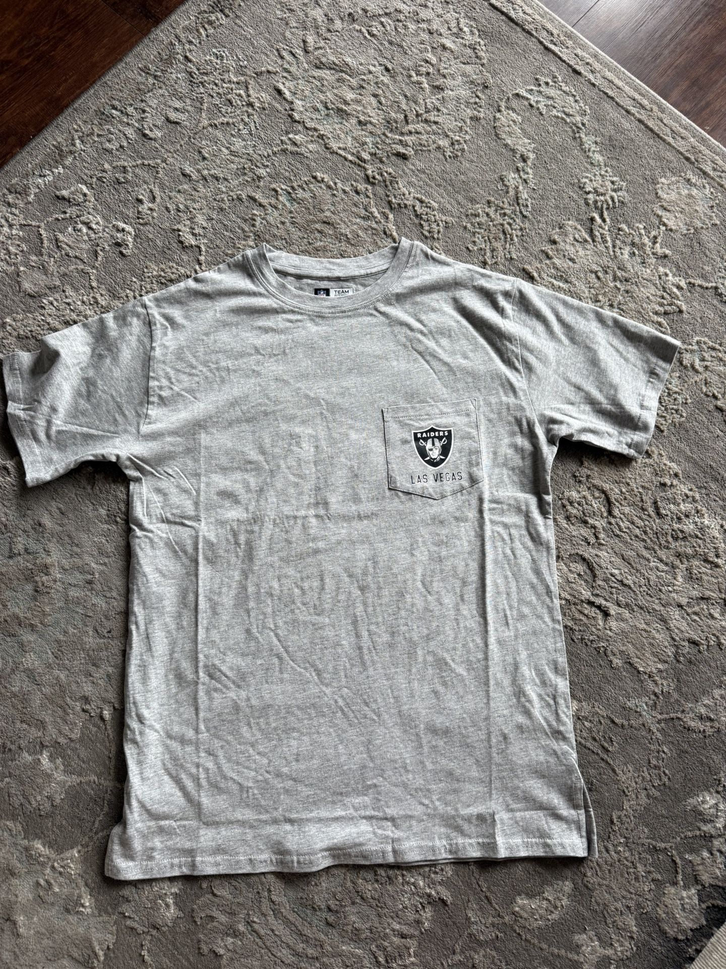 RAIDERS WOMENS TSHIRT (medium) NWOT