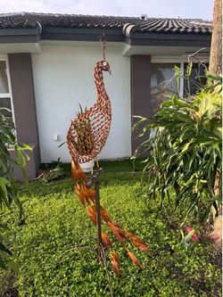 Adorno de metal para jardín