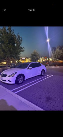 White Infiniti g37 2012