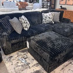 🔥Brand New 🌼Midnight Sectional Sofa With Chaise