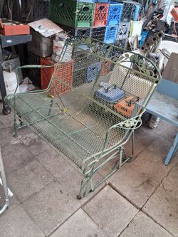 VINTAGE ROCKING WROUGHT IRON BENCH!! 100$