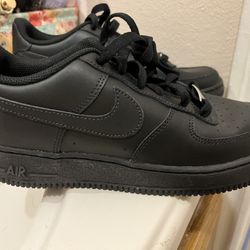 Black Air Force Size 6 Y