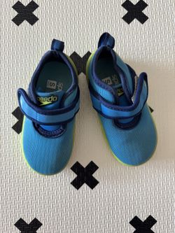 Speedo Kids' Blue Water Shoes with Lime Accent size Small (fits 5/6)