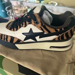 BAPE Sneaker Road Sta Tiger Print Size 6 (runs big)